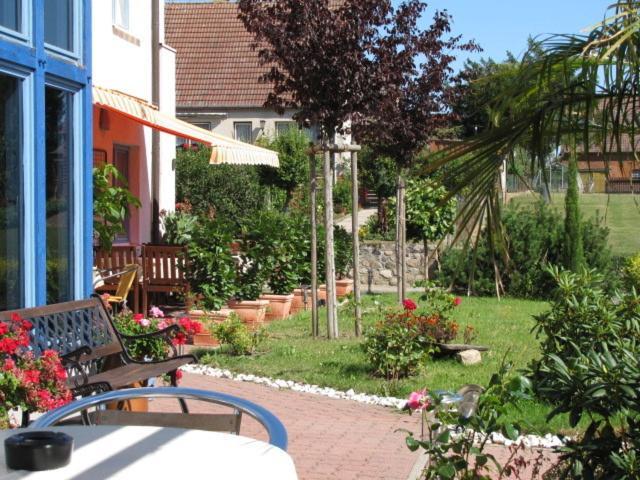 Hotel Christinenhof Garni - Bed & Breakfast Gadebusch Екстериор снимка