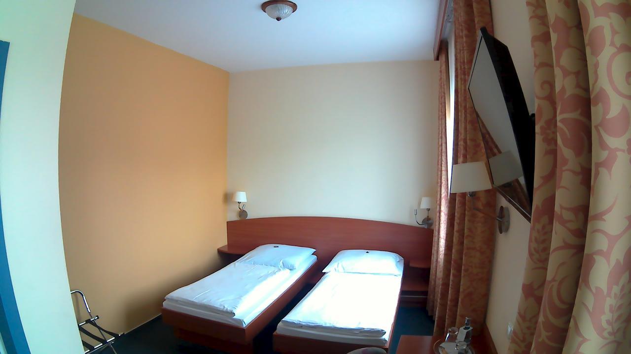 Hotel Christinenhof Garni - Bed & Breakfast Gadebusch Екстериор снимка