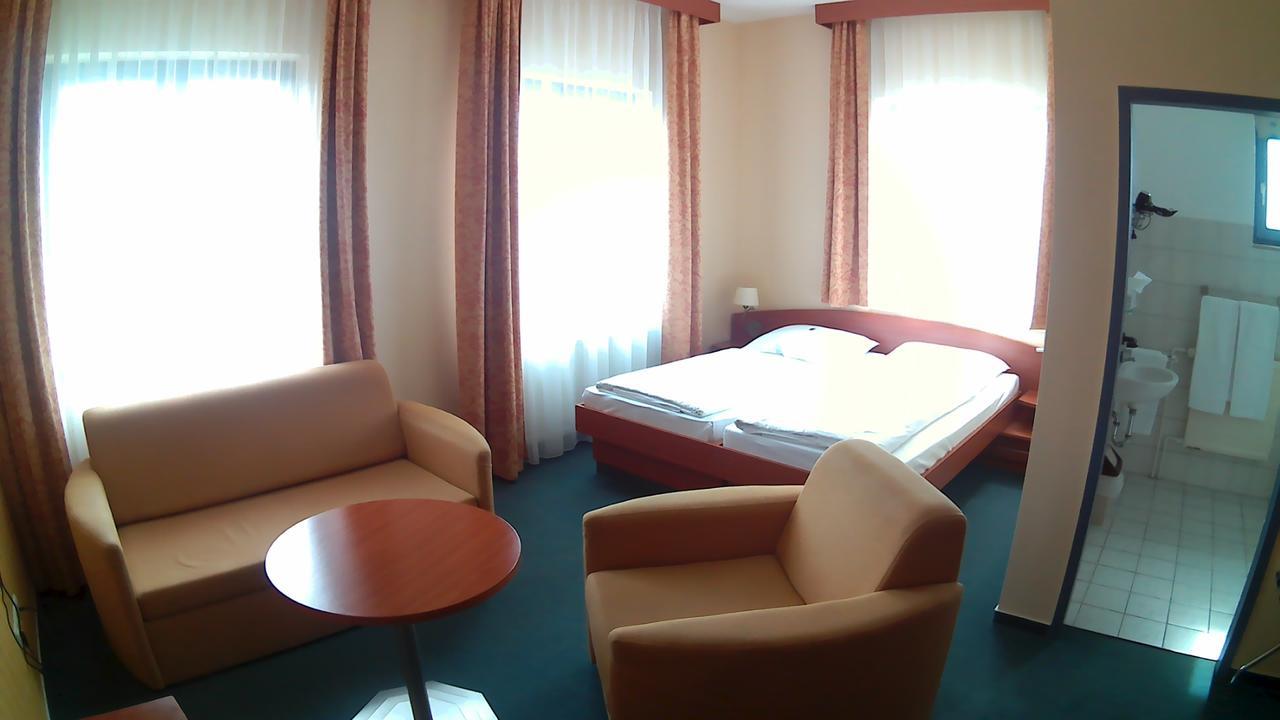 Hotel Christinenhof Garni - Bed & Breakfast Gadebusch Екстериор снимка