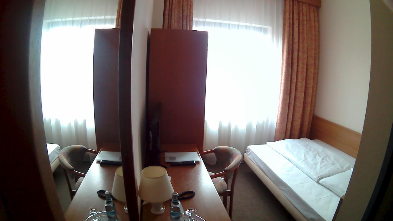 Hotel Christinenhof Garni - Bed & Breakfast Gadebusch Екстериор снимка