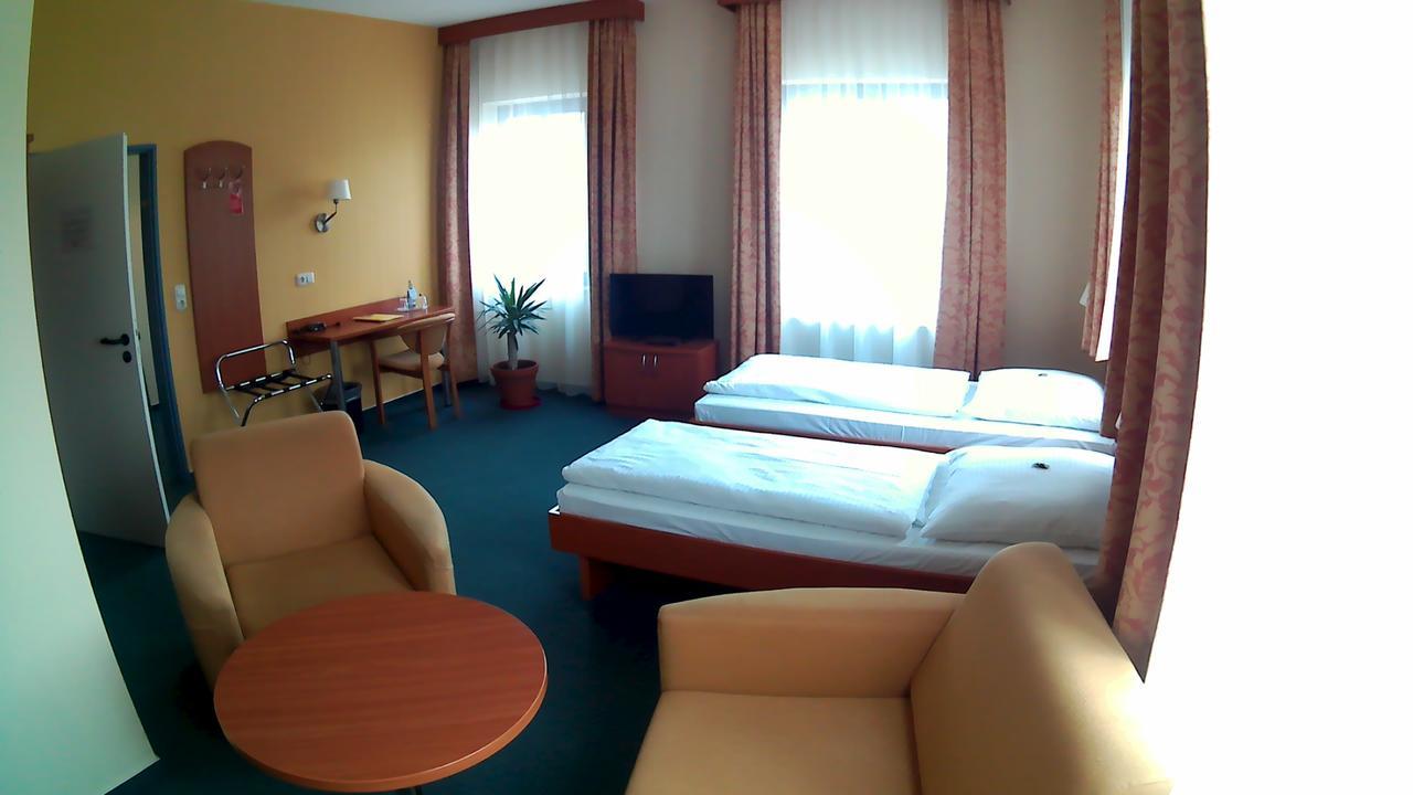 Hotel Christinenhof Garni - Bed & Breakfast Gadebusch Екстериор снимка