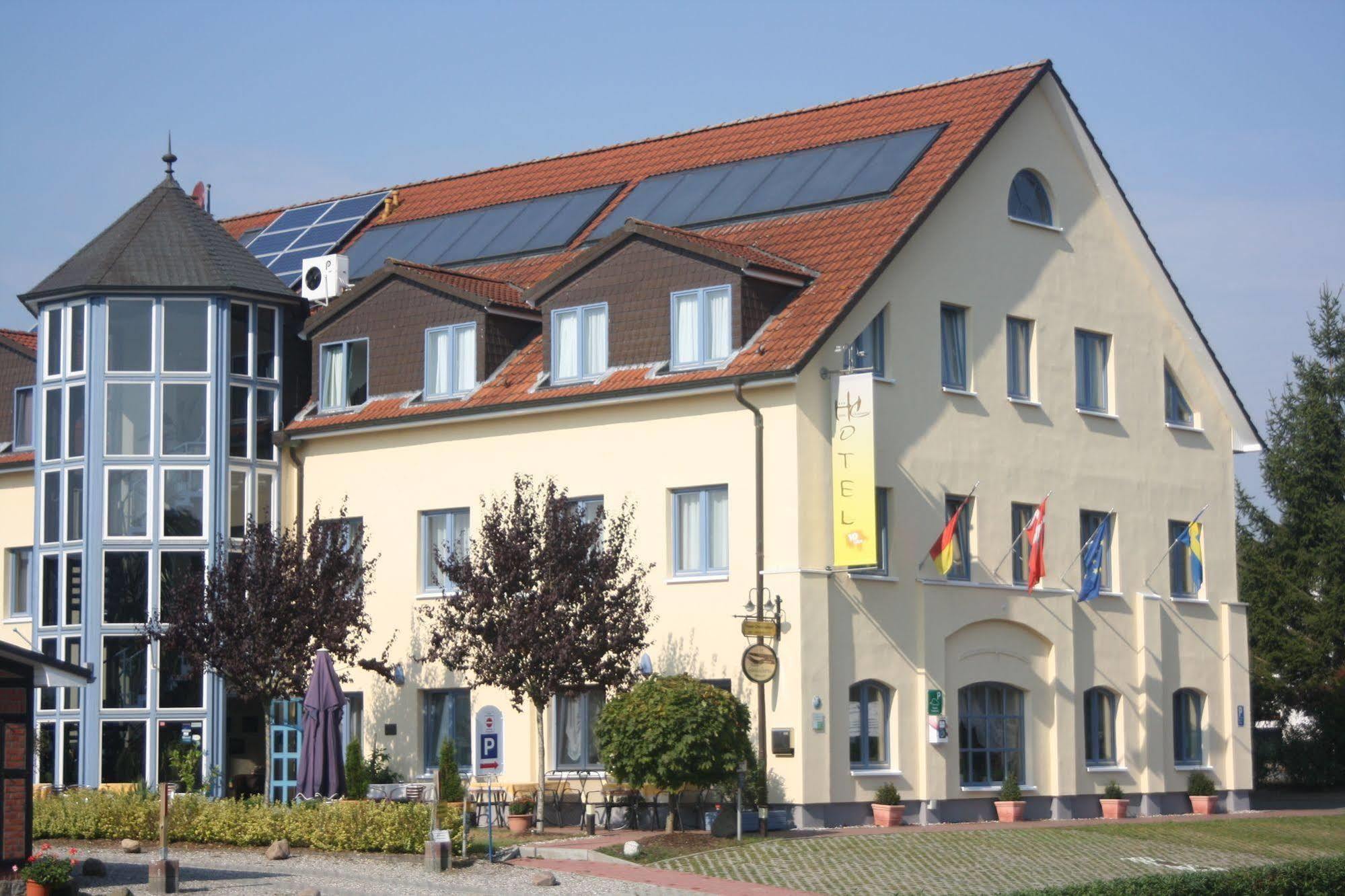 Hotel Christinenhof Garni - Bed & Breakfast Gadebusch Екстериор снимка