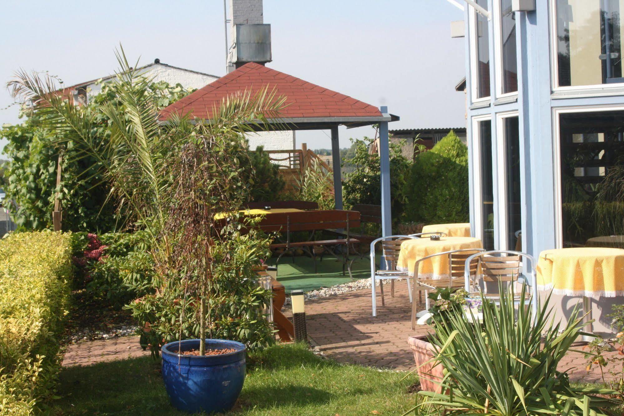 Hotel Christinenhof Garni - Bed & Breakfast Gadebusch Екстериор снимка